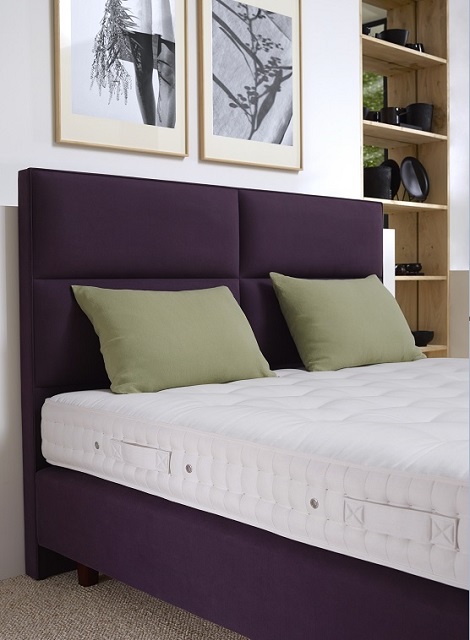 Vispring Victoria boxspring hoofdbord blok patroon, matras,poot hout,kleur paars,Limited Edition,luxe bed,